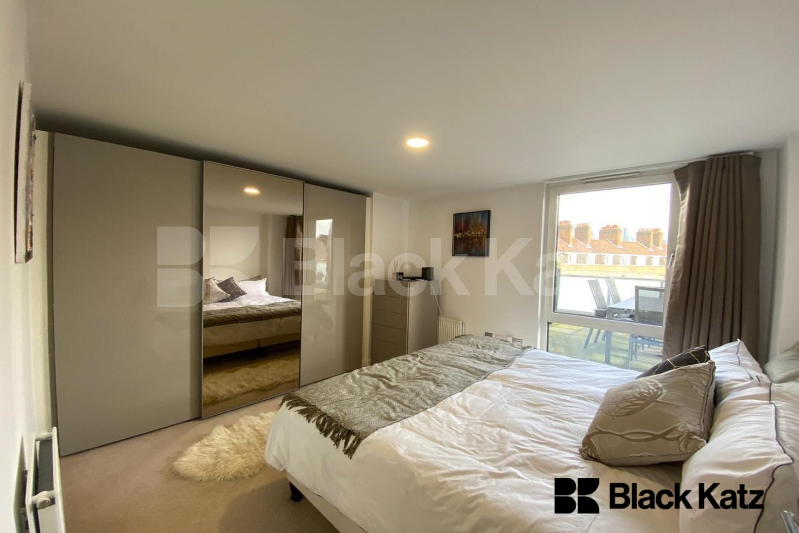 Decorated to the highest of standards, stunning two bedroomed Penthouse  Sharpley Court Pocock Street, Southwark / London Bridge  